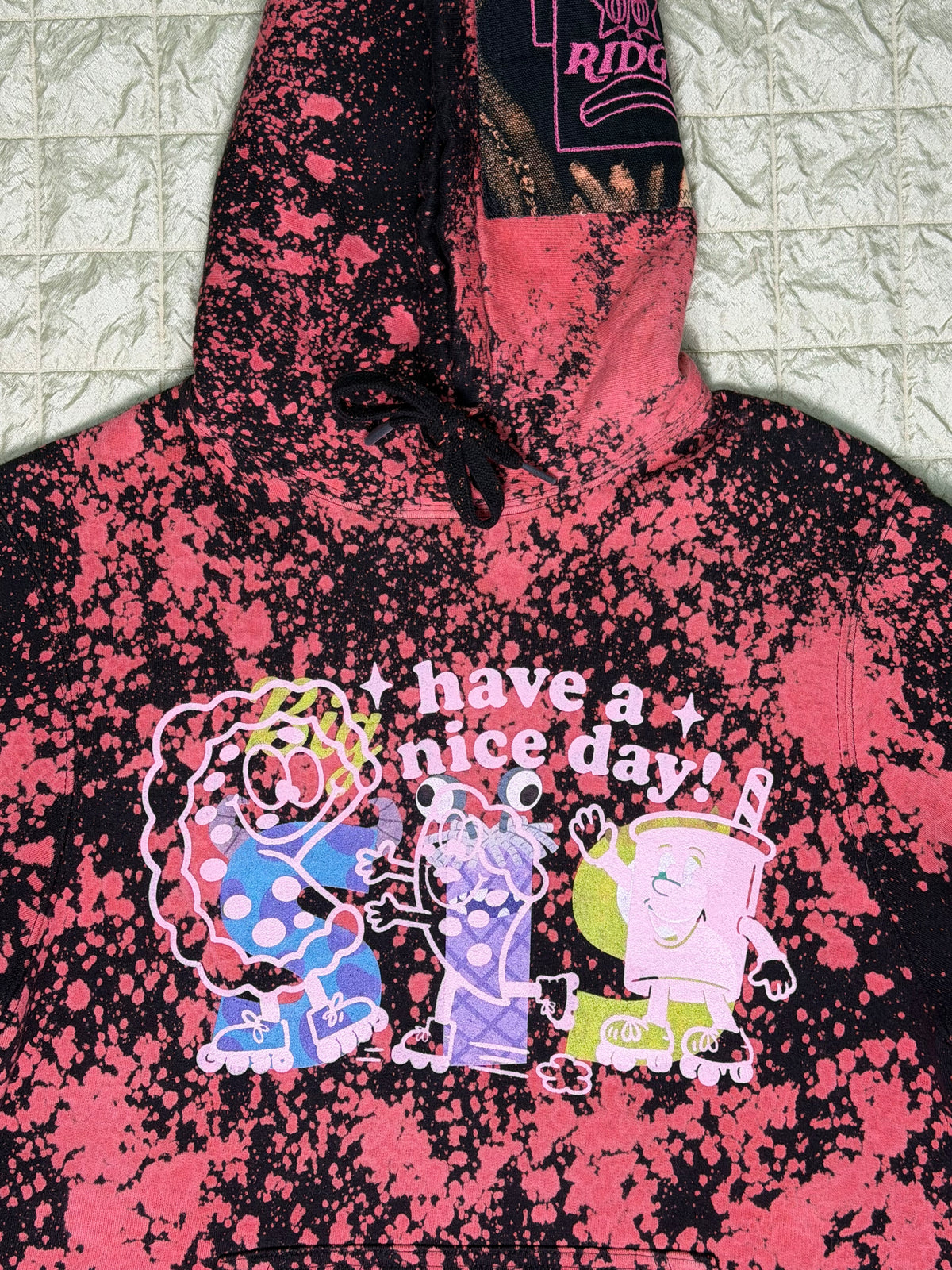 8 WHEELS RIDGE HOODIE-MEDIUM