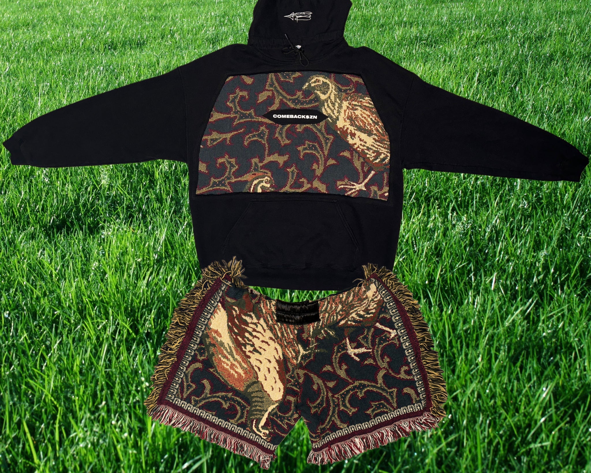 JOHNNY FOOTBALL SET - HOODIE-XL
SHORTS-LARGE
