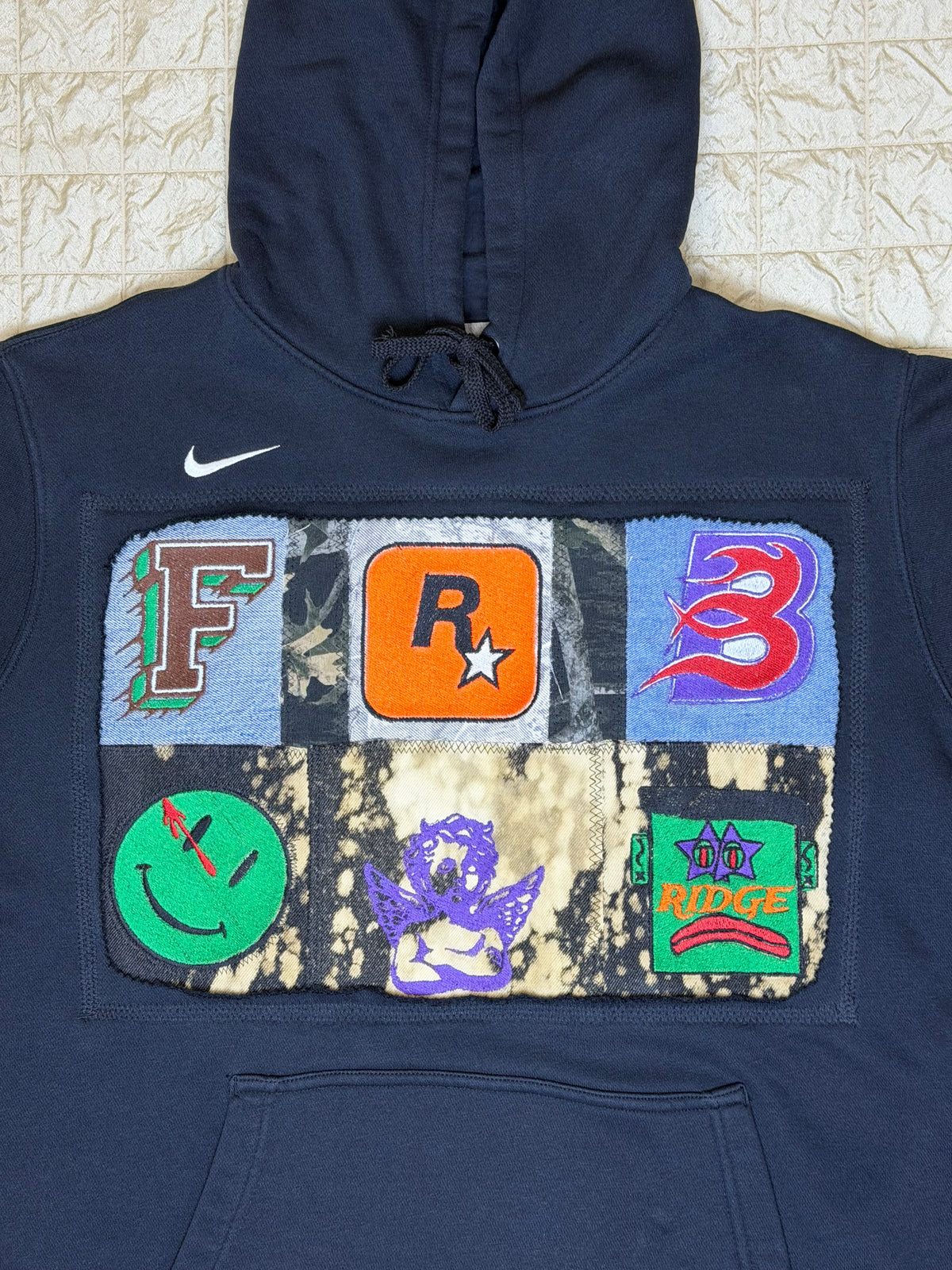 EMBROIDERY HOODIE-LARGE